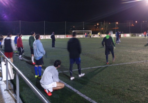 O campo municipal de Sigüeiro acolleu un adestramento da Selección Galega de fútbol gaélico preparatorio do Mundial de Abu Dhabi